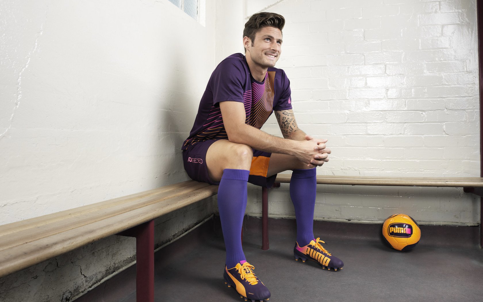 76人主场灯光系统升级提升比赛体验，76人队新赛季主场地板